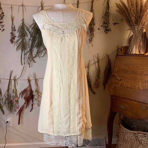 Blu Pepper NWT Pale Yellow Lace Slip Dress Tie Waist Keyhole Large - Picture 2 of 12